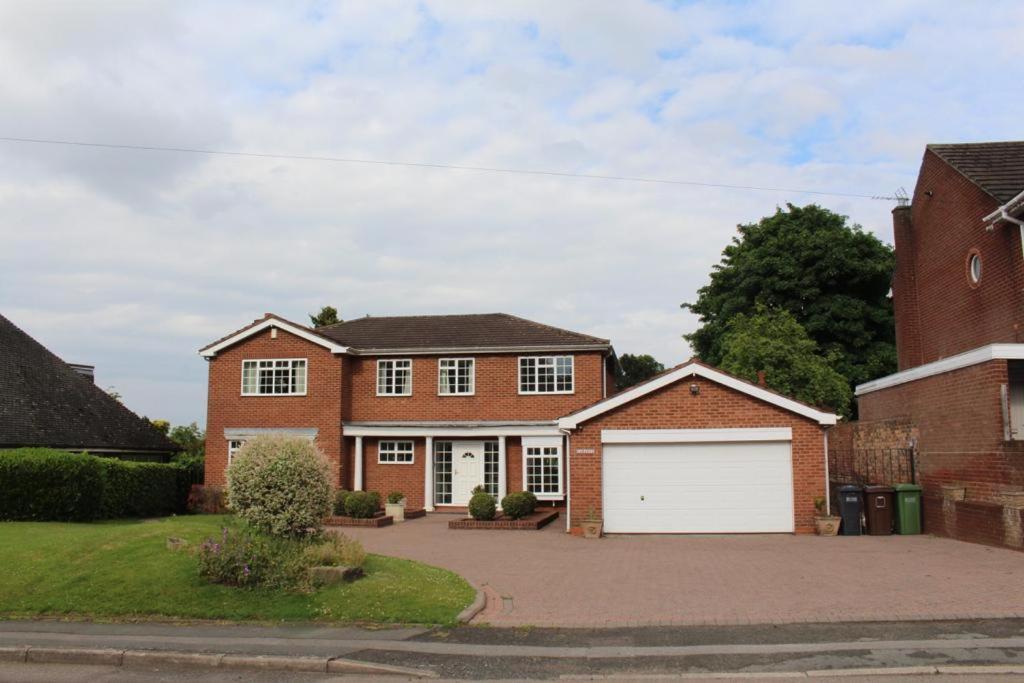 Unwind In Comfort At Cosy Caradus Your 4 Bedroom Home Sweet Home! Birmingham Esterno foto