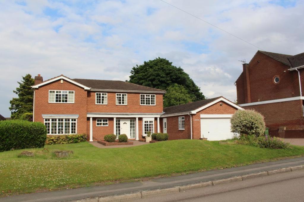 Unwind In Comfort At Cosy Caradus Your 4 Bedroom Home Sweet Home! Birmingham Esterno foto