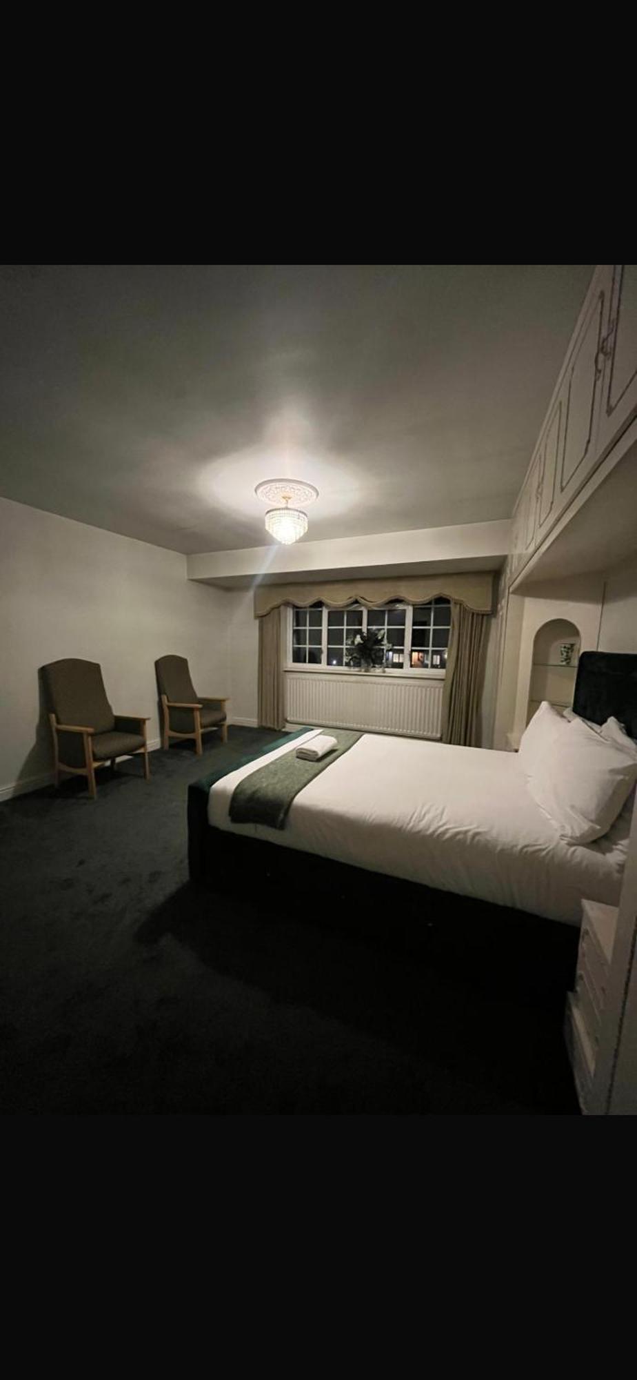 Unwind In Comfort At Cosy Caradus Your 4 Bedroom Home Sweet Home! Birmingham Esterno foto