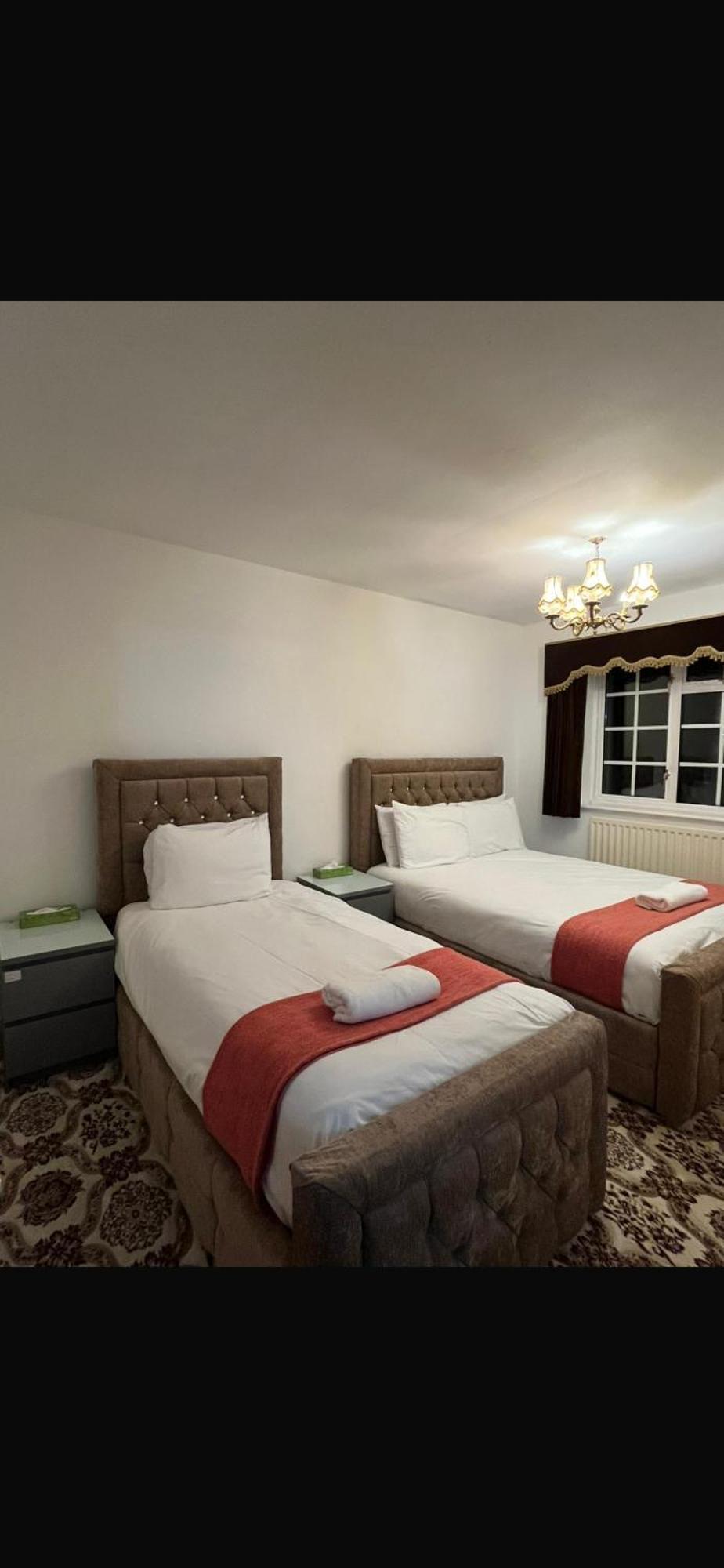 Unwind In Comfort At Cosy Caradus Your 4 Bedroom Home Sweet Home! Birmingham Esterno foto