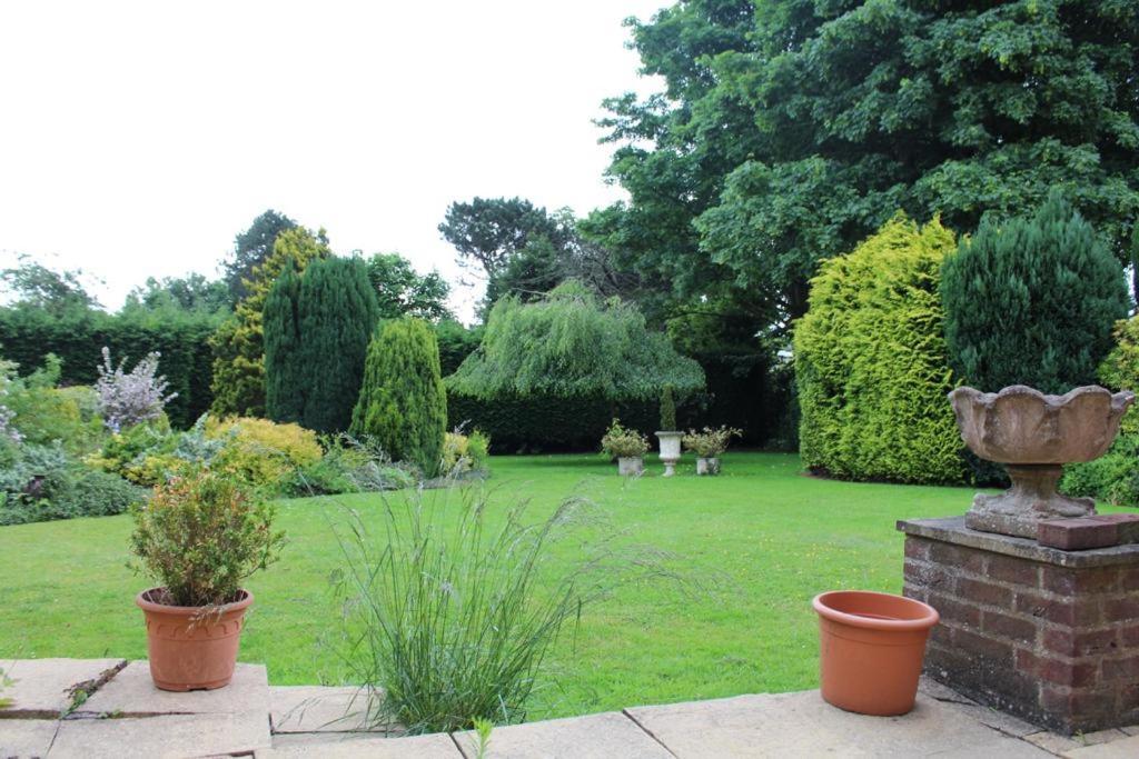 Unwind In Comfort At Cosy Caradus Your 4 Bedroom Home Sweet Home! Birmingham Esterno foto
