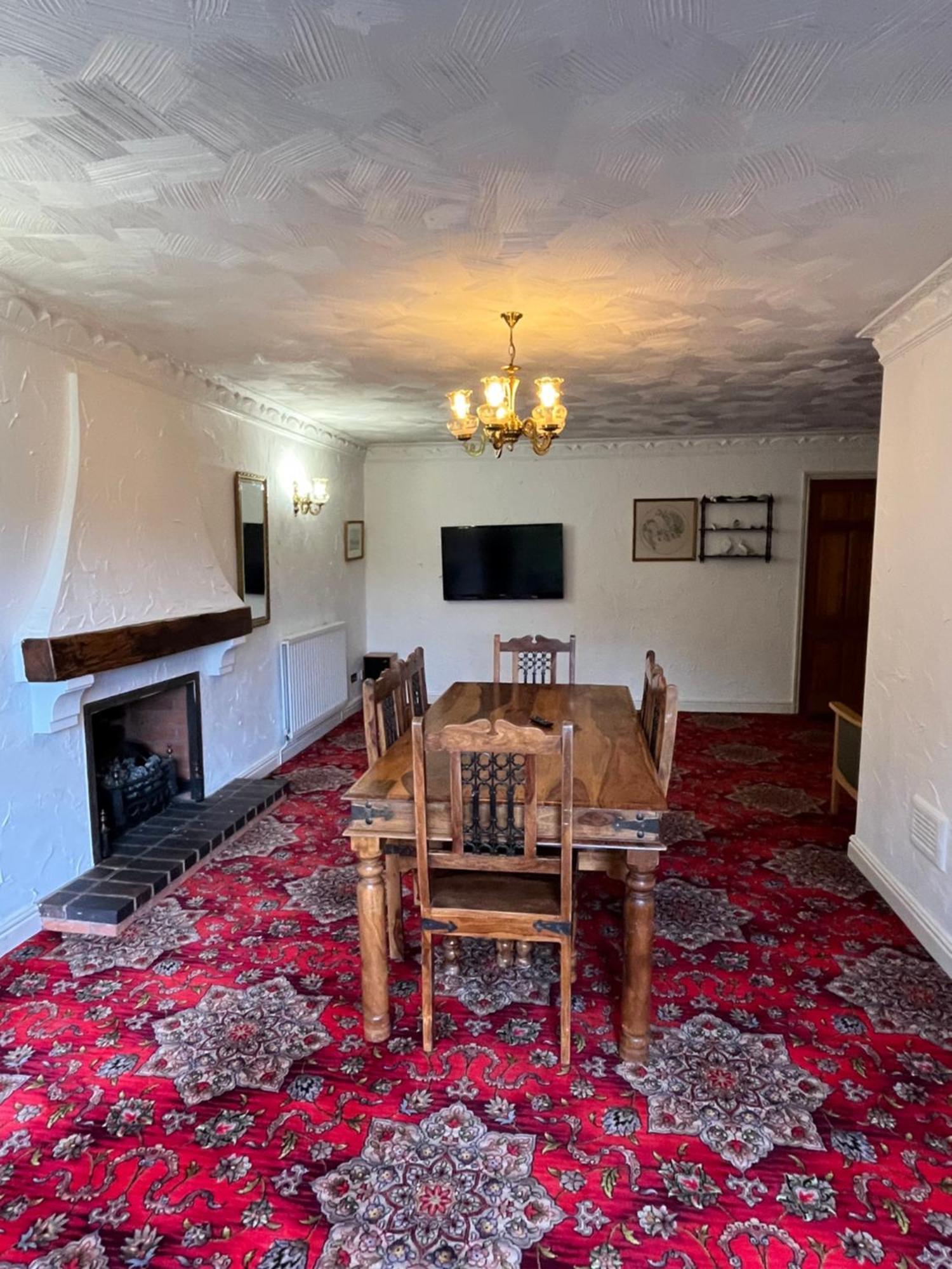 Unwind In Comfort At Cosy Caradus Your 4 Bedroom Home Sweet Home! Birmingham Esterno foto