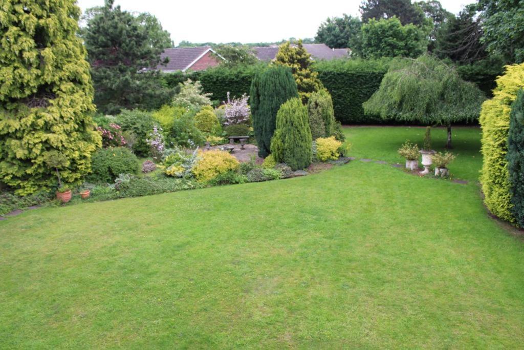 Unwind In Comfort At Cosy Caradus Your 4 Bedroom Home Sweet Home! Birmingham Esterno foto