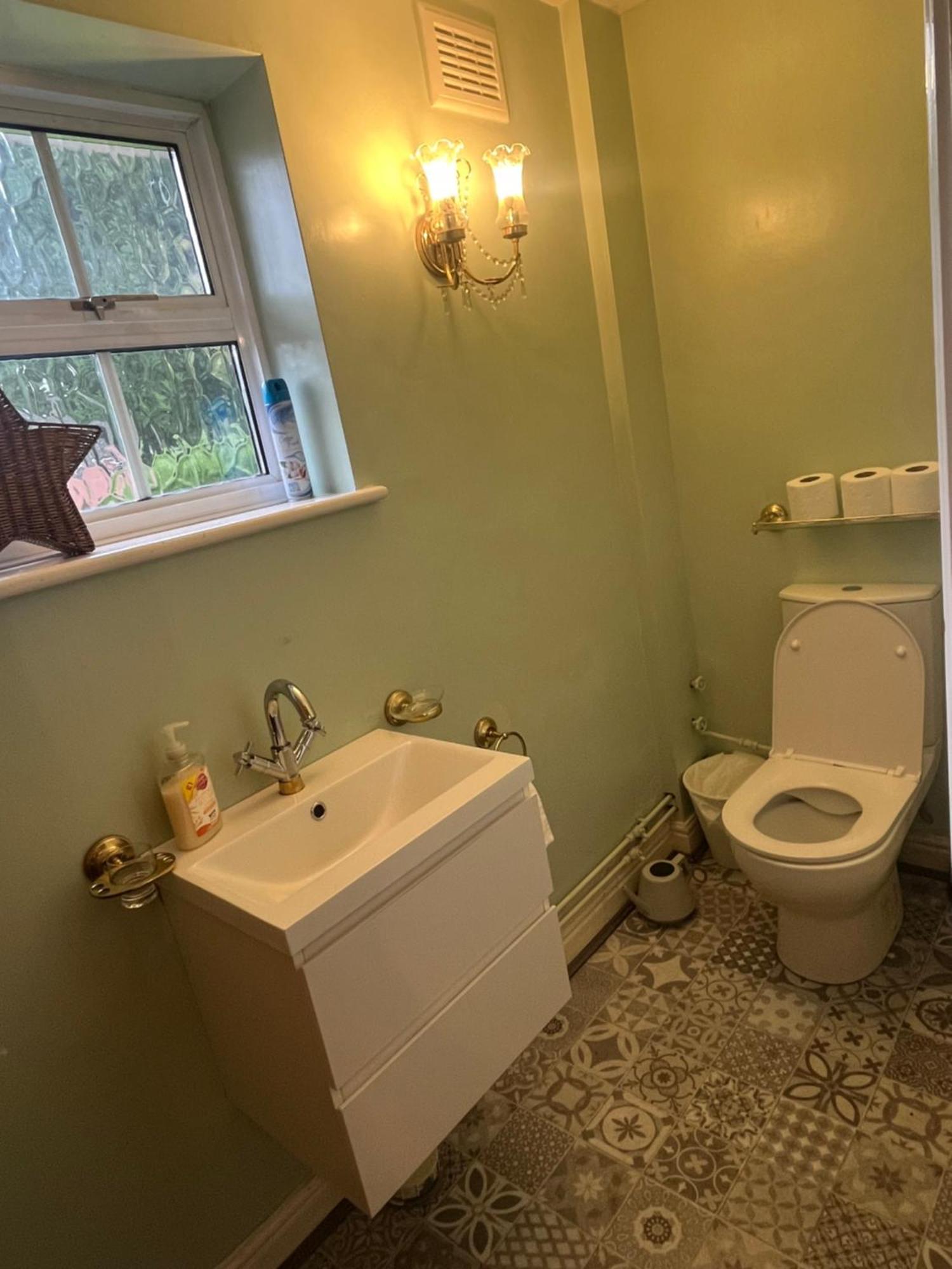 Unwind In Comfort At Cosy Caradus Your 4 Bedroom Home Sweet Home! Birmingham Esterno foto